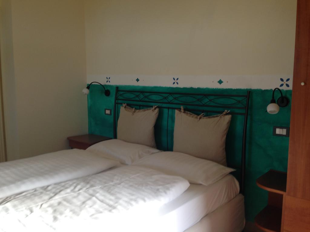 Hostal Giardino Di Sicilia SantʼAgata di Militello Habitación foto