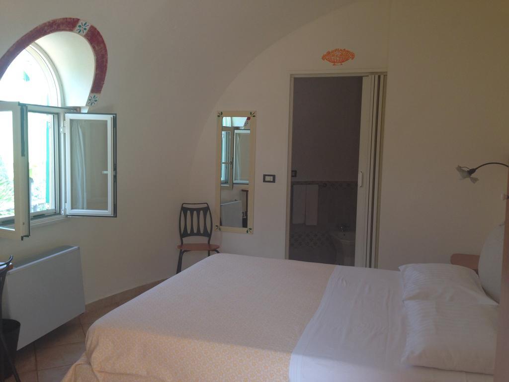 Hostal Giardino Di Sicilia SantʼAgata di Militello Habitación foto